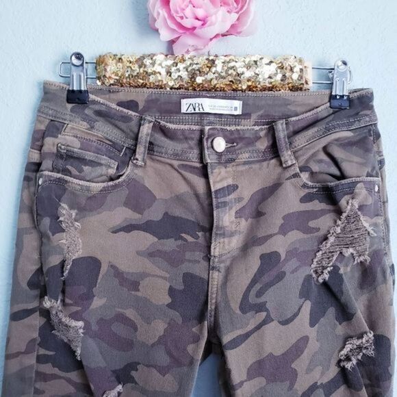 Zara Camouflage Distressed Raw Hem Jeans - Picture 6 of 9